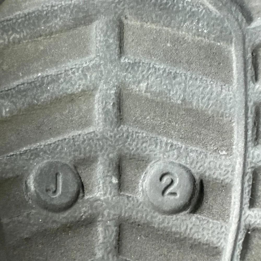 CROCS Boy's  Black Lined Sandals Flip FlopSlip On Size j2.
